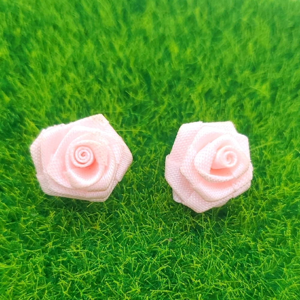 Delicate Petals Rose Earrings‎ In Blush E1018